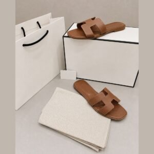 Oran Sliders — Tan